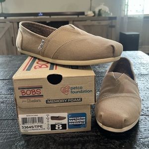 Peace and Love Taupe BOBS